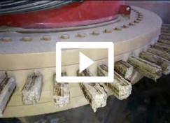 河北萬(wàn)幫秸稈壓塊機-鋸末壓塊機壓塊現場(chǎng)