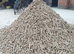 鋸末壓塊現場(chǎng)